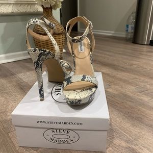 Steve Madden Sandal Heel snake print ‘Stephie’